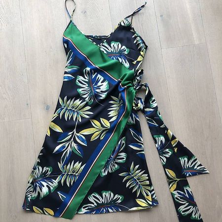 Neuwertiges Spaghettikleid von Zara