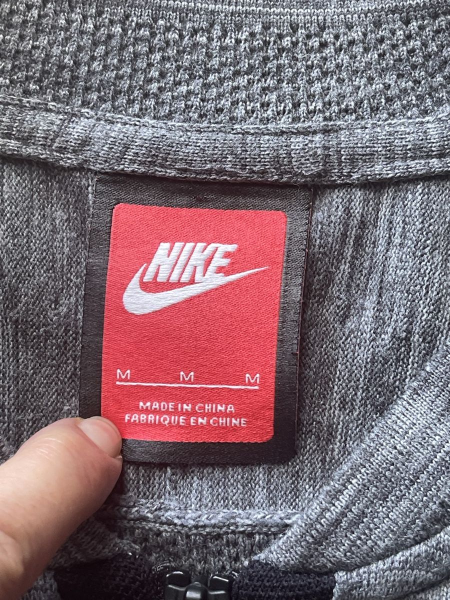 Nike Vestes: Veste Nike grise fermeture éclair  M  pour messieurs – D'occasion à Kloten par Vermicelles 1
