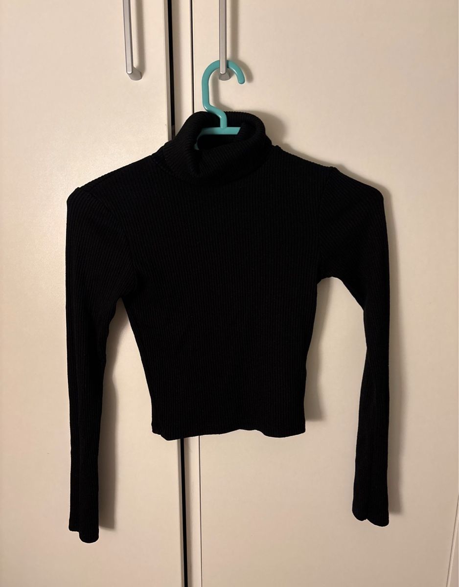 Top: BLACK CROPPED TURTLENECK TOP – Usato da Lausanne venduto da hib_y68h