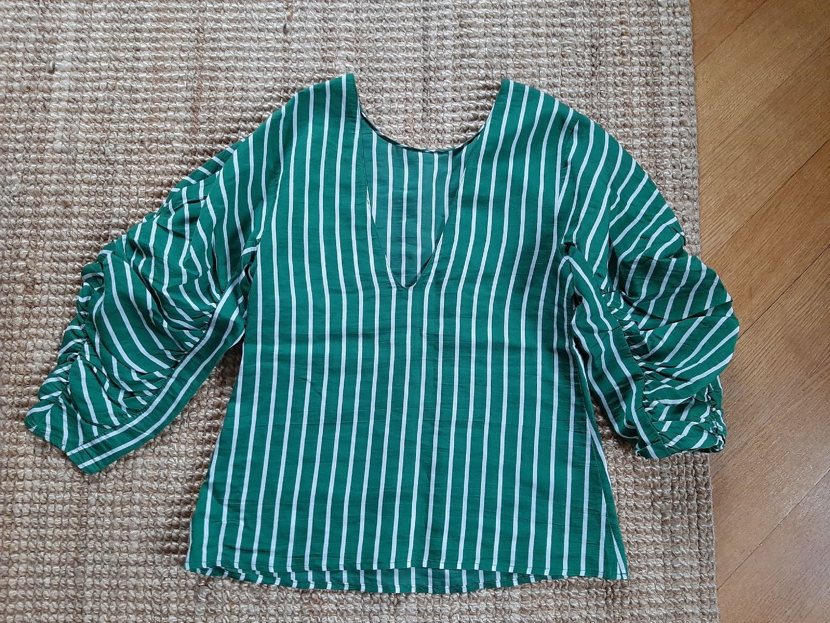 Mango Chemisiers: Blouse Mango S rayée vert et blanc – D'occasion à Lausanne par Cognitia 1