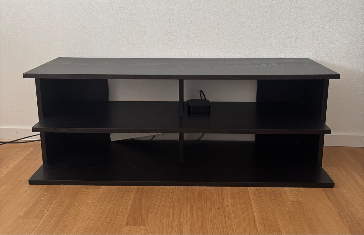 TV Möbel: TV-Möbel / Lowboard schwarz 117 cm  – Gebraucht aus Zürich von KPBE