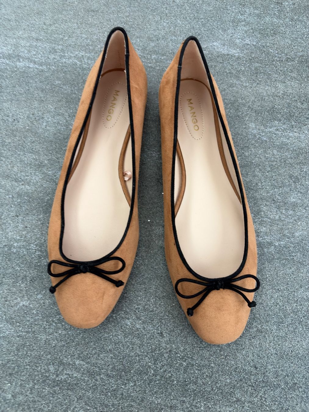 Scarpe da donna: Ballerine camoscio con fiocco nero Mango – Usato da Carona venduto da riv_tc6y