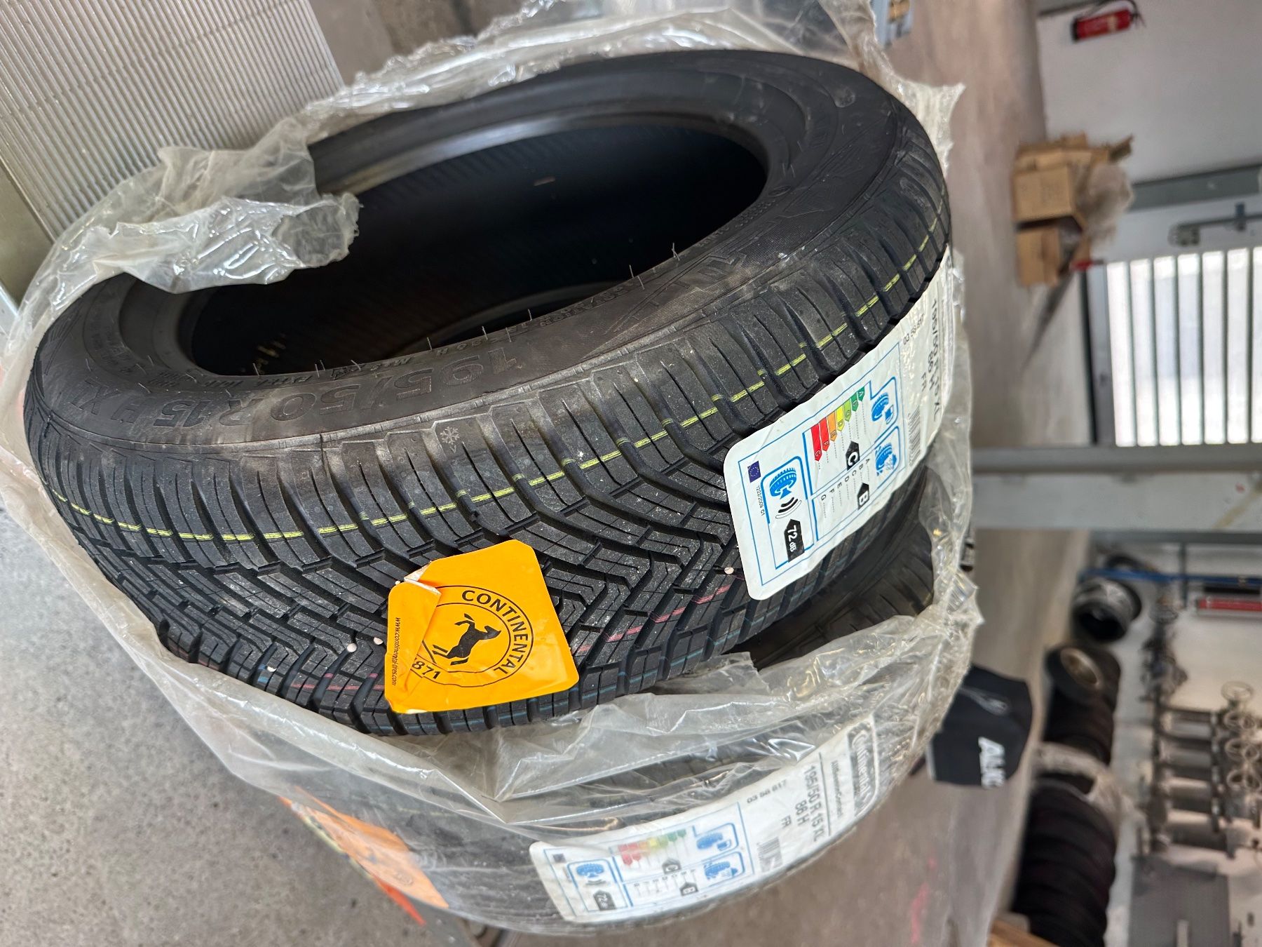 Pneumatici & Ruote complete: Pneu / 4x – Nuovo e nell'imballaggio originale da Stäfa venduto da Ursula611 1