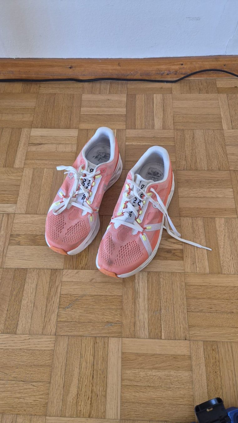 On Scarpe da donna: Laufschuhe ON – Usato da Zürich venduto da sar_v8j7 1