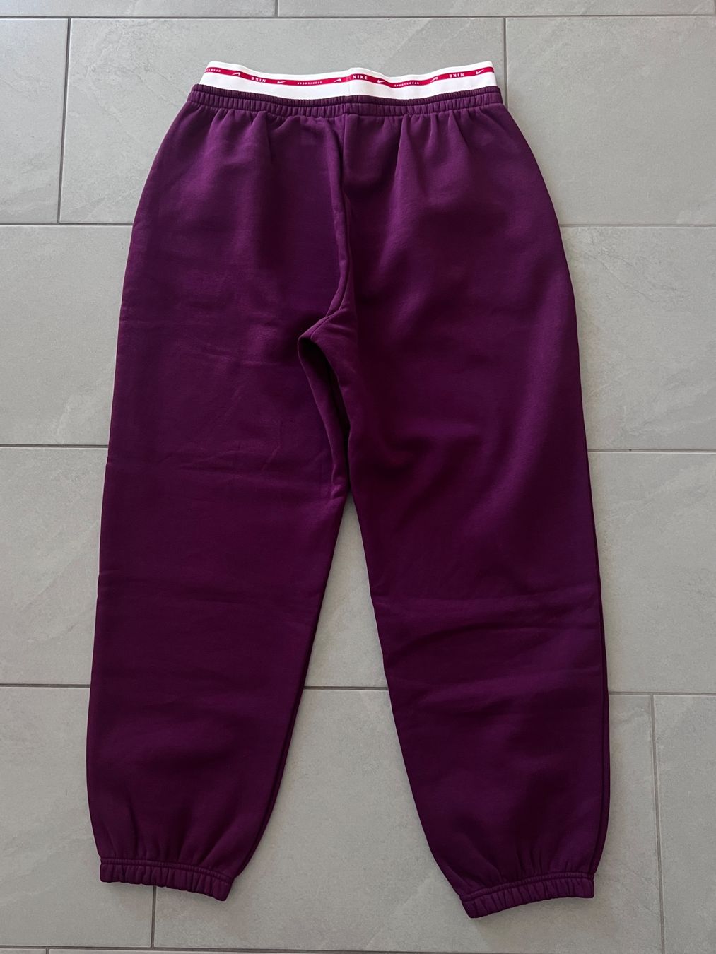 Nike Pantalons: NIKE JOGGINGHOSE GR.L – Neuf (Voir description) à Kaltbrunn par .-Chantally-. 1