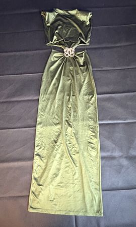 Robe longue verte avec ornements taille unique