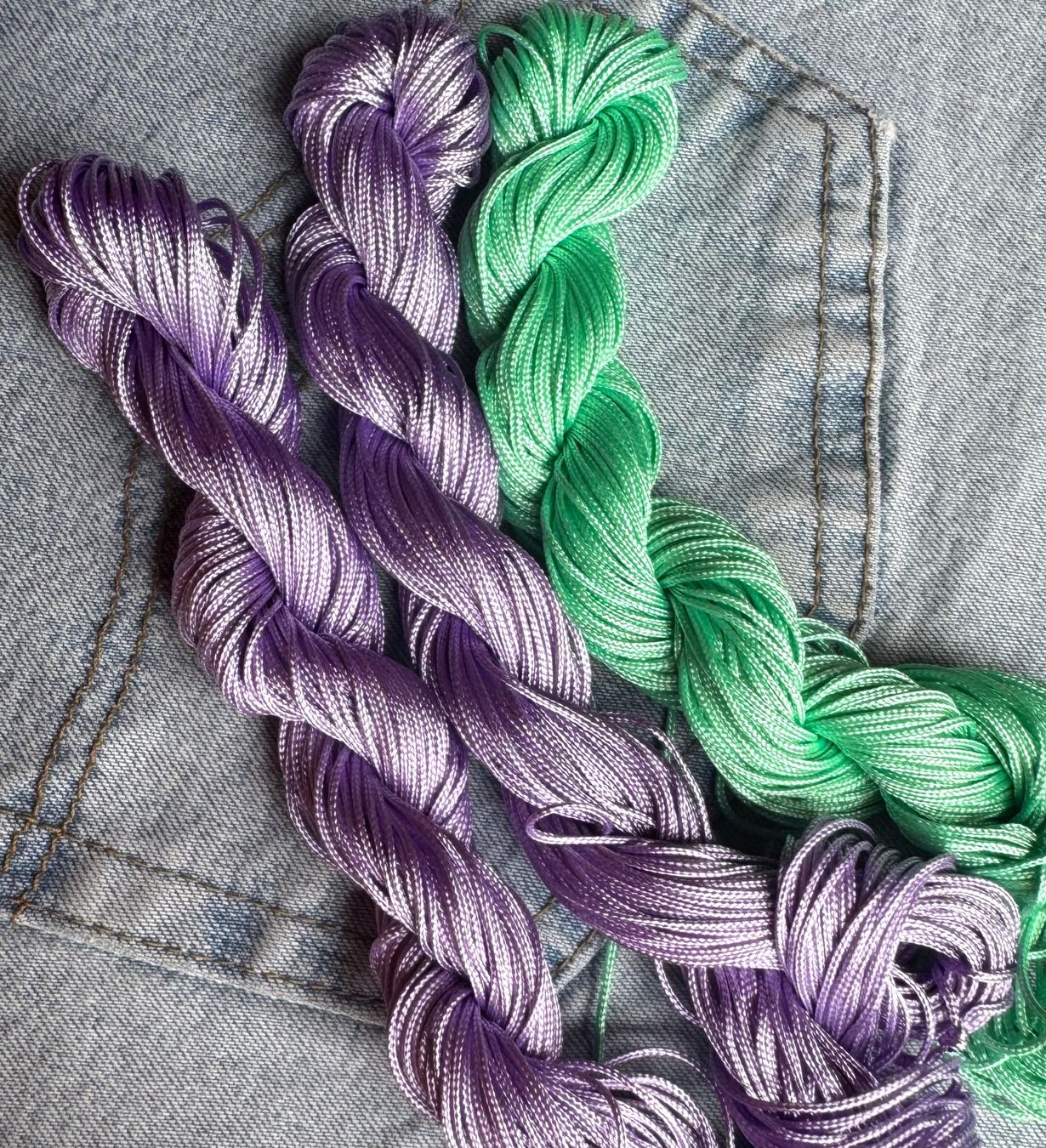 Kit bricolage: 4 x Garn  Armbändeli Knüpfen Makramee Weben   TOP Farbe – Nuovo e nell'imballaggio originale da Leuggern venduto da unico10 3