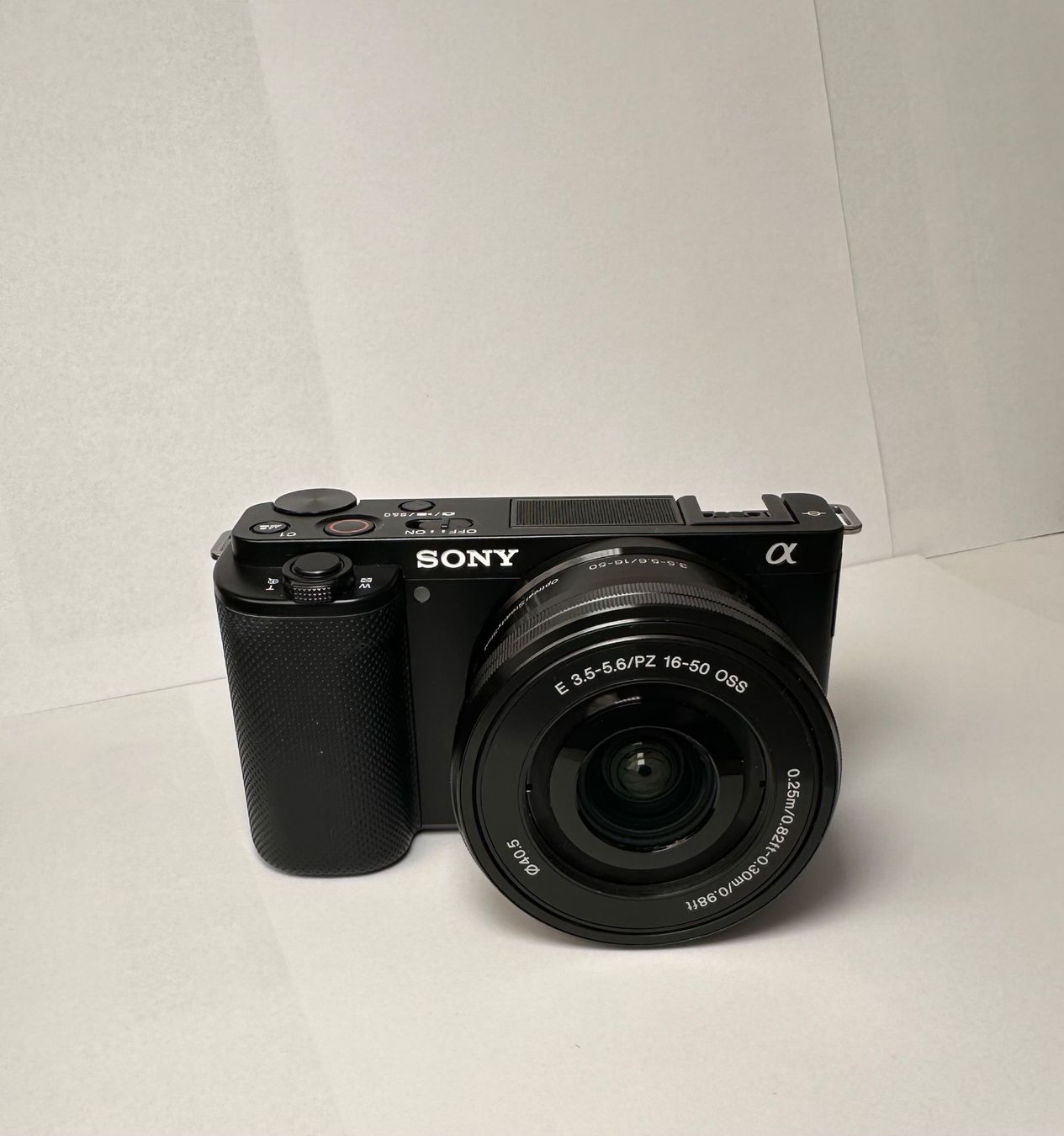 Sony Fotocamera: Sony ZV-E10 Wechselobjektivkamera - Top Zustand! – Nuovo (secondo la descrizione) da Allschwil venduto da alt_sc2r