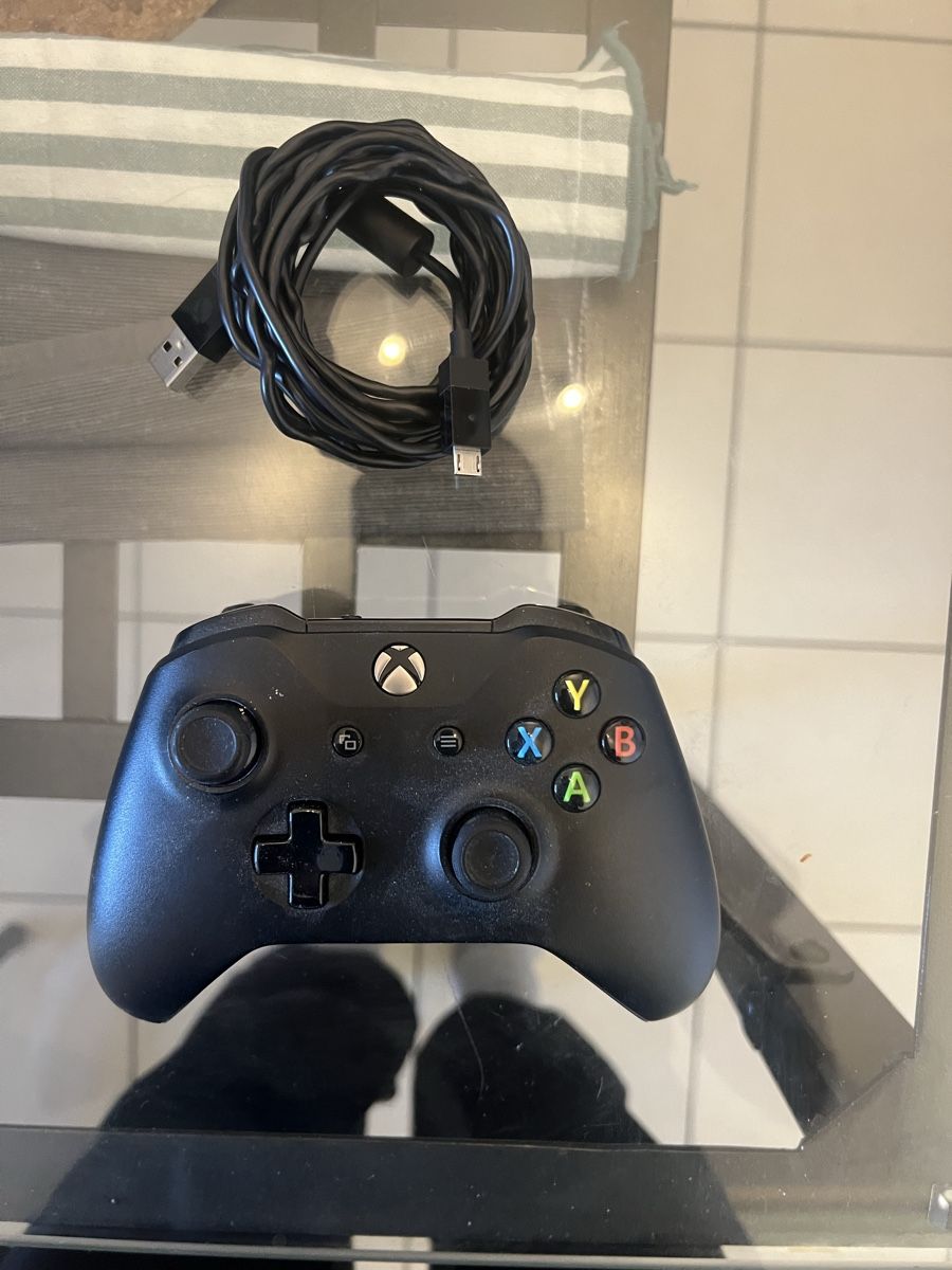 Microsoft Consoles: Xbox One X 1T – D'occasion à Balerna par Sulmo93. 3