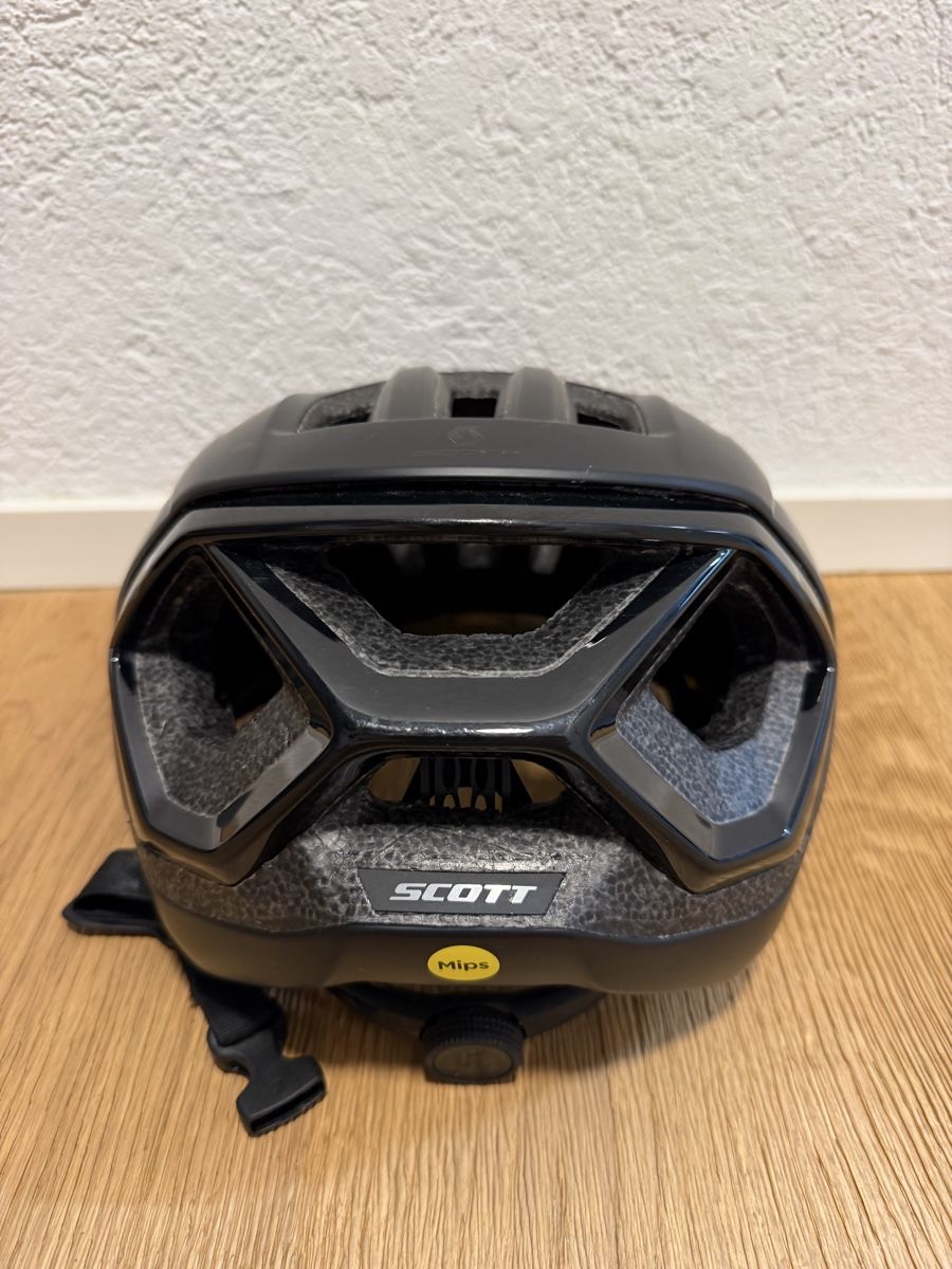 Scott Caschi: Fahrradhelm SCOTT Centric Plus BHE2101 M schwarz – Usato da Ottikon b.Kemptth. venduto da Cschweini 3