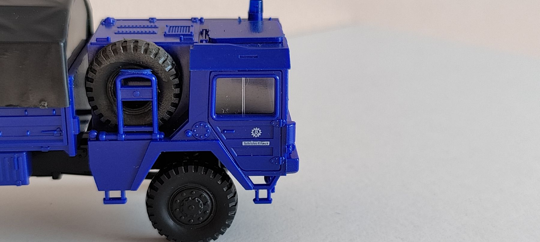 Voitures modèles: ROCO-LKW-MODELL - "MAN 4x4" | THW | blau+schwarz | 1/87 – D'occasion à Boswil par MAF_952 3
