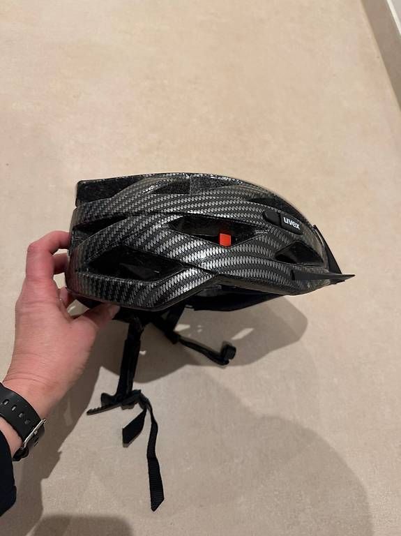 Uvex Helme: Uvex Velohelm schwarz anthrazit glänzend 56-60cm – Gebraucht aus Therwil von Sikike