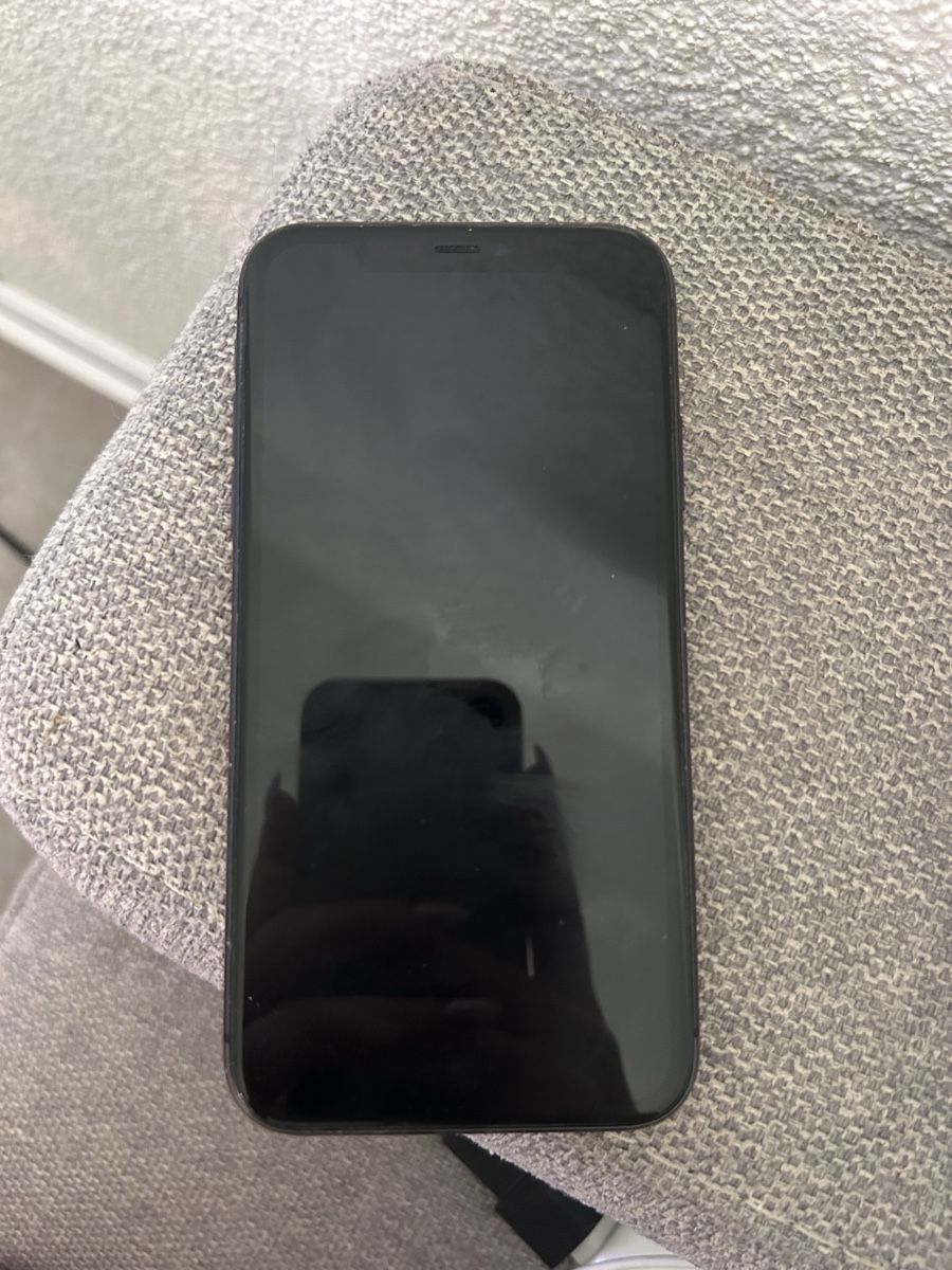 Apple Telefoni cellulari / Smartphones: iPhone 11 Noir 128GB avec boite et accessoires – Usato da Vilars NE venduto da Lau_Vth 1