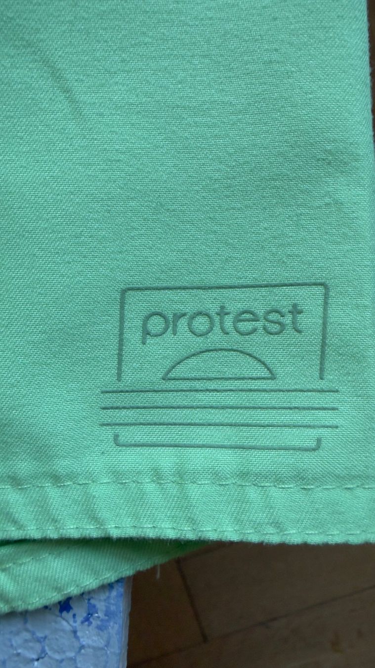Pantaloni: Protest Sport Beach Shorts – Usato da Bern venduto da MarieBrocante 2