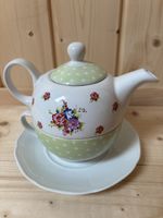 Teekanne mit Untertasse Blumenmuster neuwertig