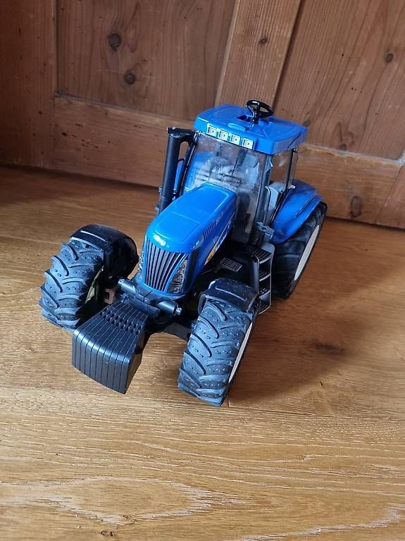 Spielzeuge: Bruder Traktor New Holland – Gebraucht aus Dieterswil von dan_66dw 1