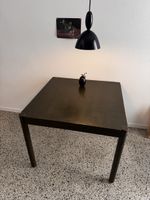 quadratischer Tisch Holz olivgrün