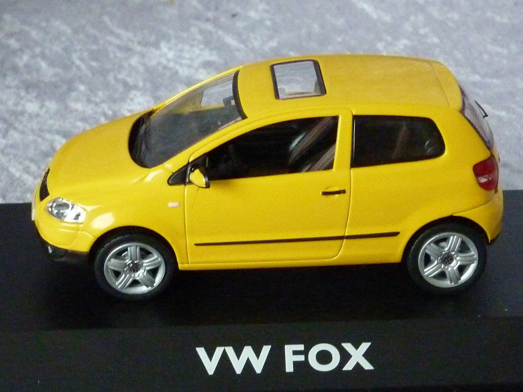 Volkswagen Modellautos: VW Fox  1:43 – Neu und originalverpackt aus Dürrenäsch von modellautos4you 3