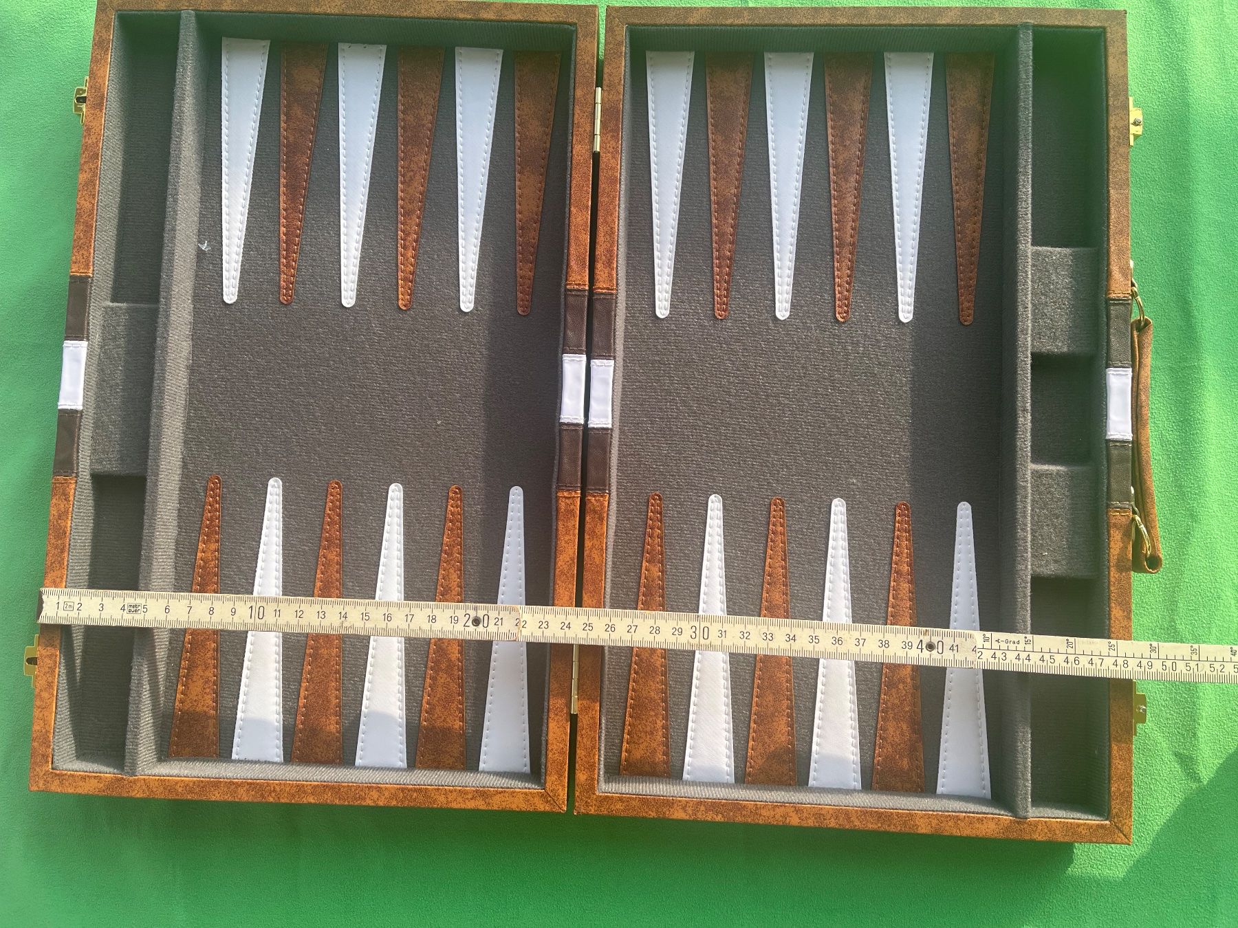 Giochi: Backgammon, klassisch, hochqual.Kunstleder, 49x39cm – Nuovo e nell'imballaggio originale da Neuenkirch venduto da zwimpferspiel 1
