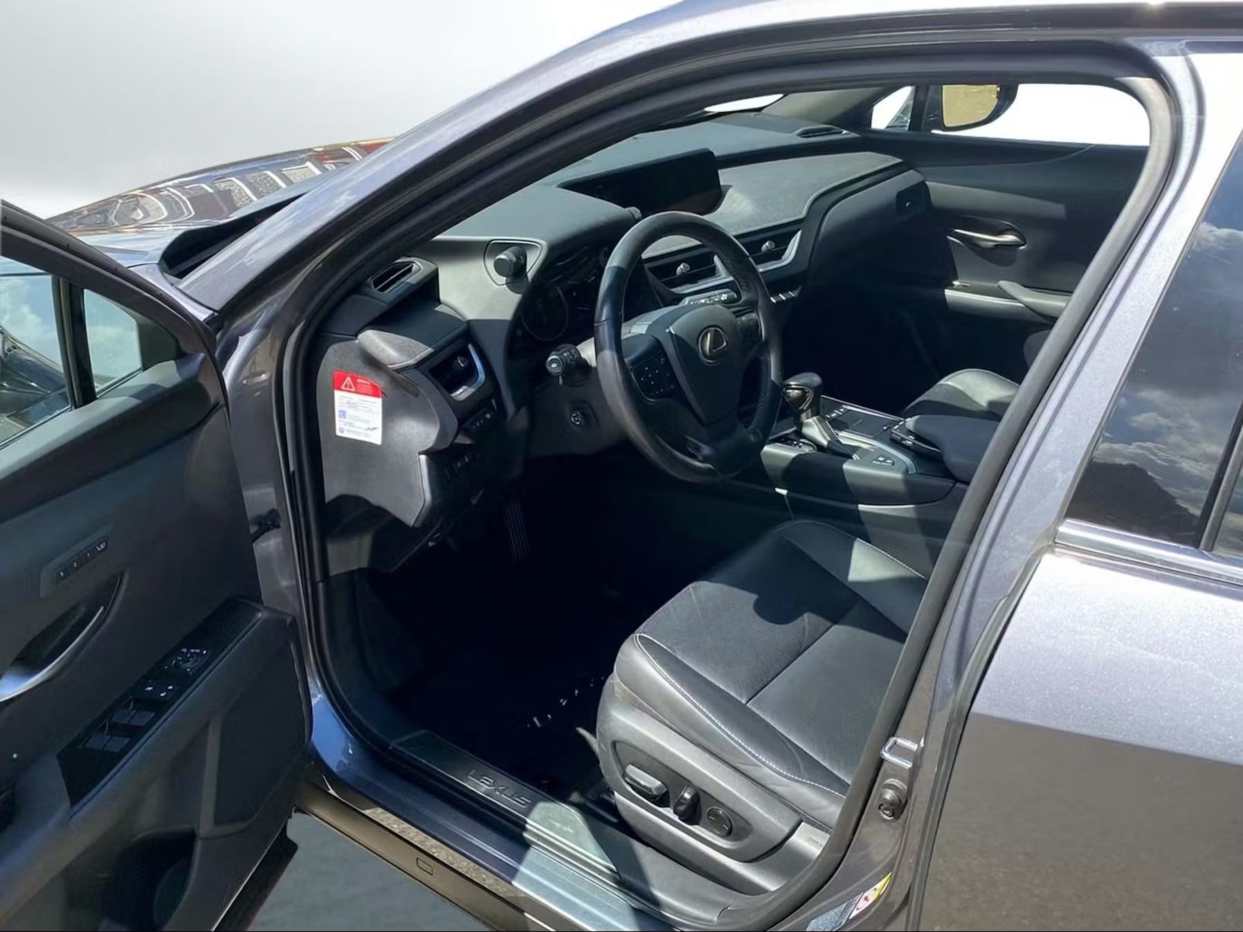 Lexus Automobili: Lexus UX 250 H – Usato da Liestal venduto da Goldart 6