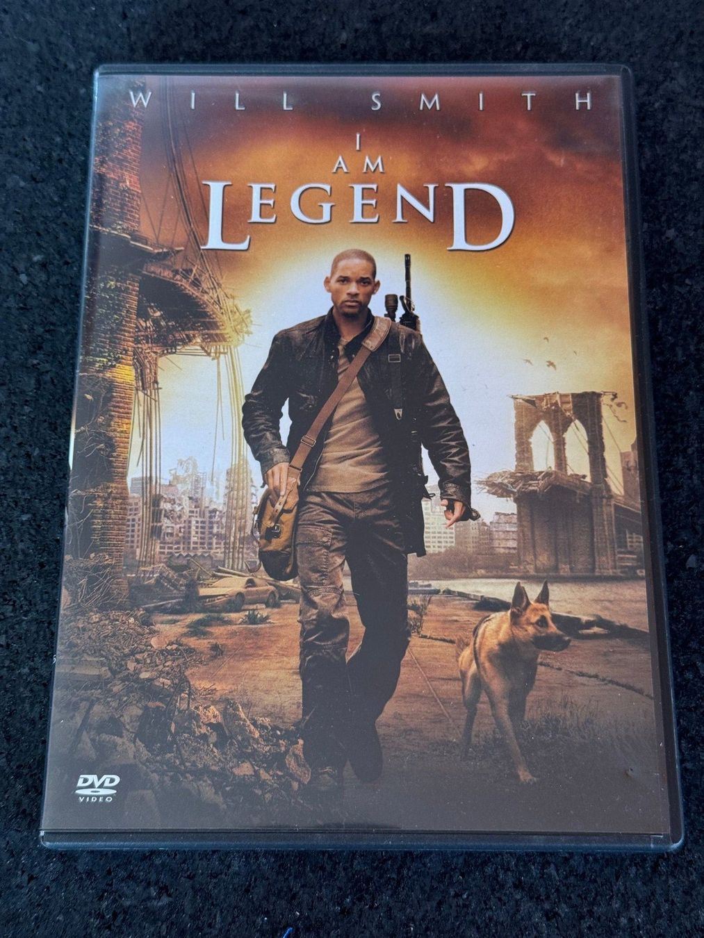 Tutti i DVDs: I am Legend DVD DE/EN/SP Will Smith – Usato da Fribourg venduto da tschjoly