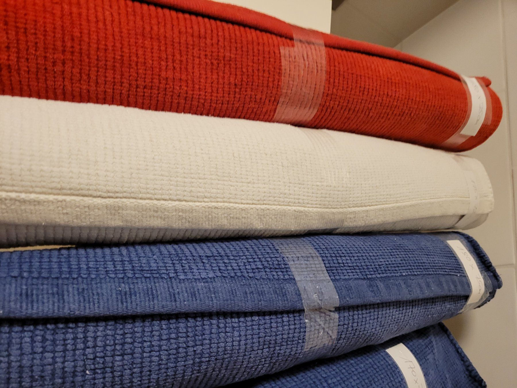 Teppiche: 3er Set Teppiche  rot weiss blau – Gebraucht aus Aarberg von belaija