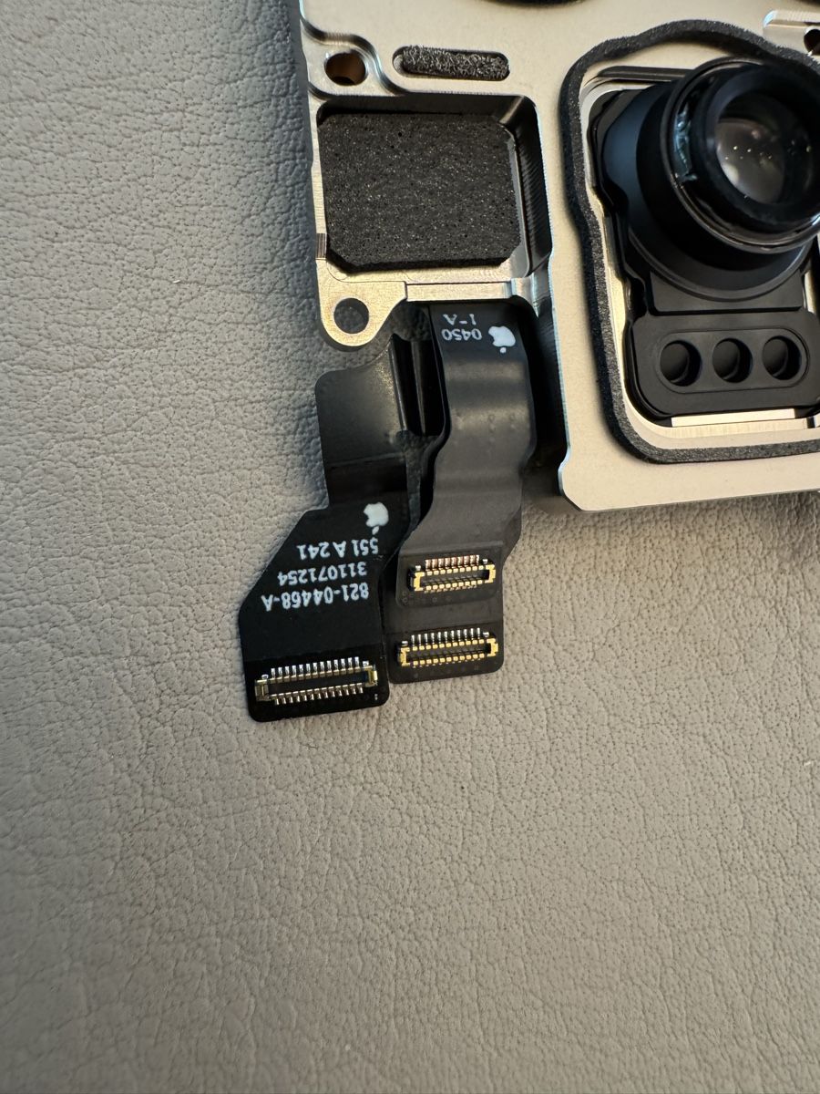 Apple Telefoni cellulari / Smartphones: Apple iPhone 15 Pro Kamera Modul Rückseite Original – Difettoso da Adliswil venduto da Busys 2