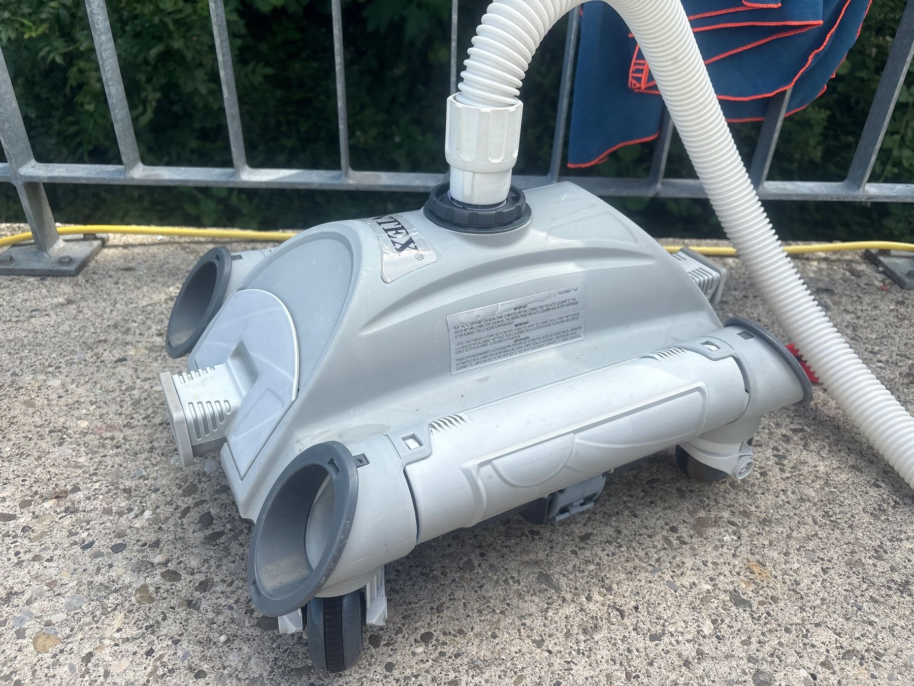 Intex Schwimmbad-Zubehör: Intex Pool Sauger – Gebraucht aus Aarwangen von kah_79t5
