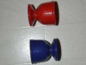 Altre Stoviglie: 2 Eierbecher rot & blau, Retro Design – Usato da Oberrüti venduto da ELALL
