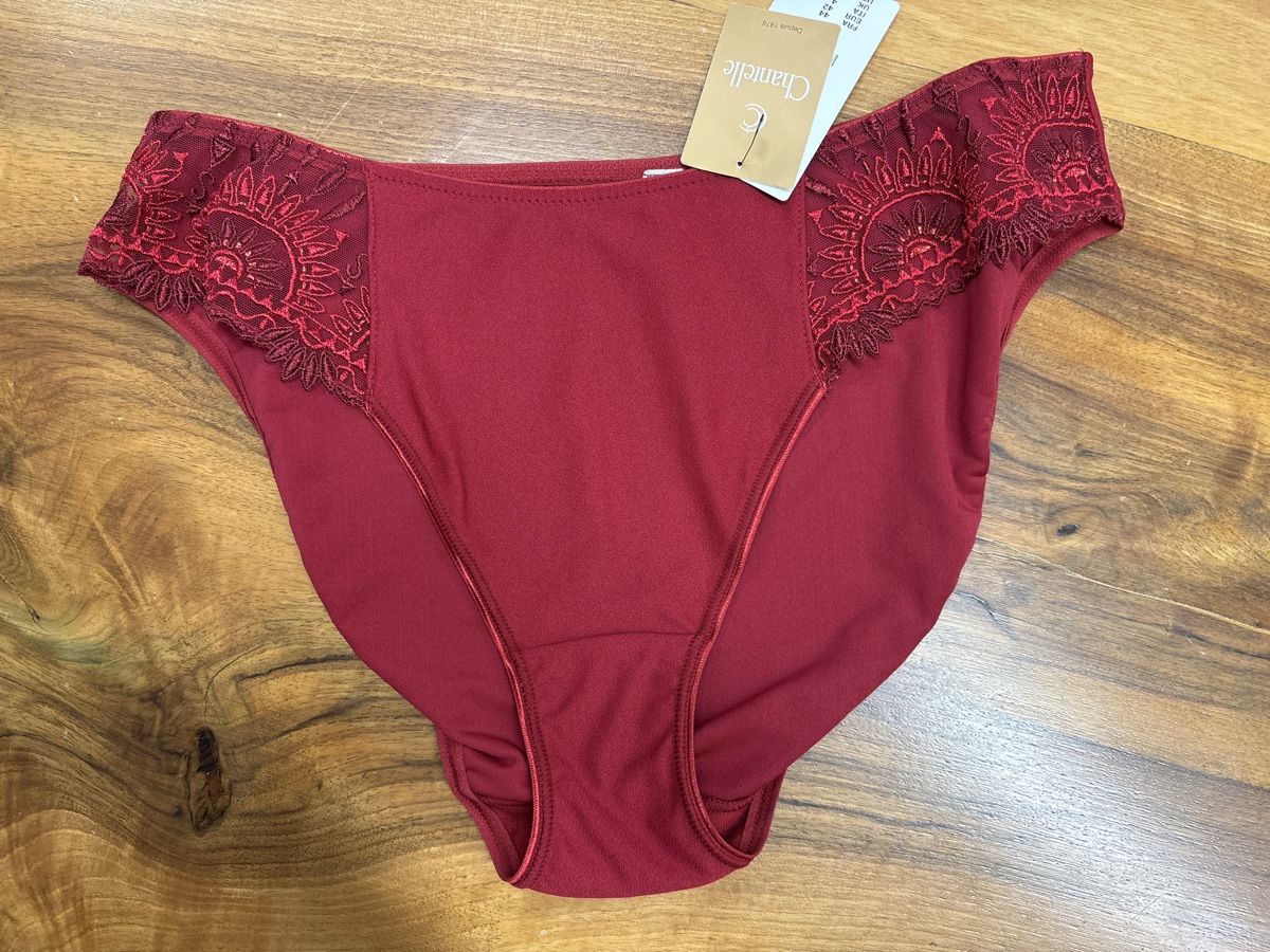 Chantelle Autres dessous: Slip Grösse 42 – Neuf avec emballage d'origine à Cumpadials par ofe_btq6