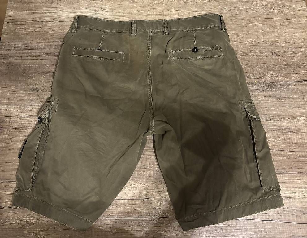 Hosen: Stone Island Cargo-Shorts – Gebraucht aus Bern von deb_2wnq 1