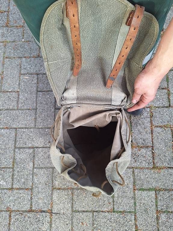 Zaini: Alter Militärrucksack – Usato da Oberhelfenschwil venduto da Trini_06