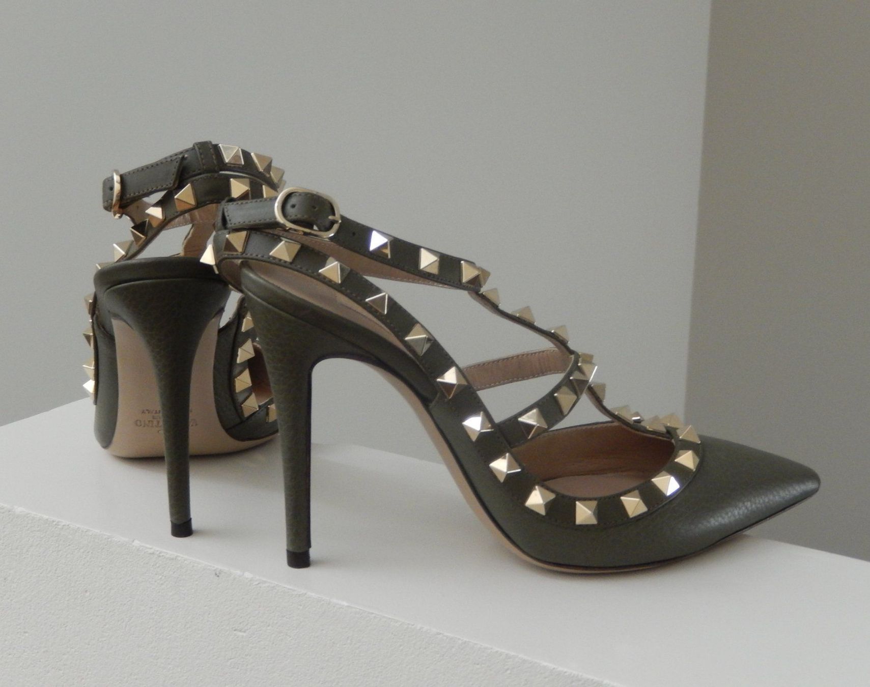 Valentino Scarpe da donna: Orig. VALENTINO Rockstud Pumps Gr. 36 kh – Usato da Tuggen venduto da vivira 3