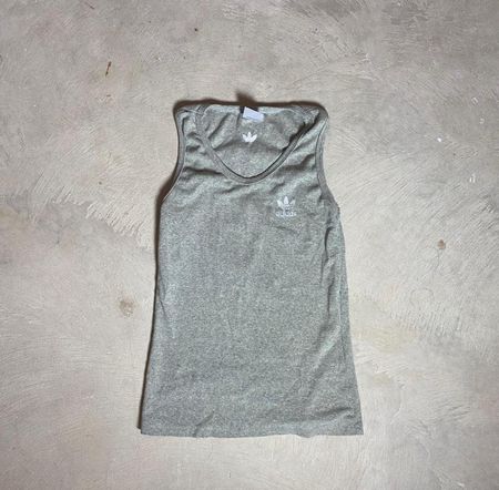 Débardeur Adidas gris chiné, idéal pour l'été! Taille XXL.