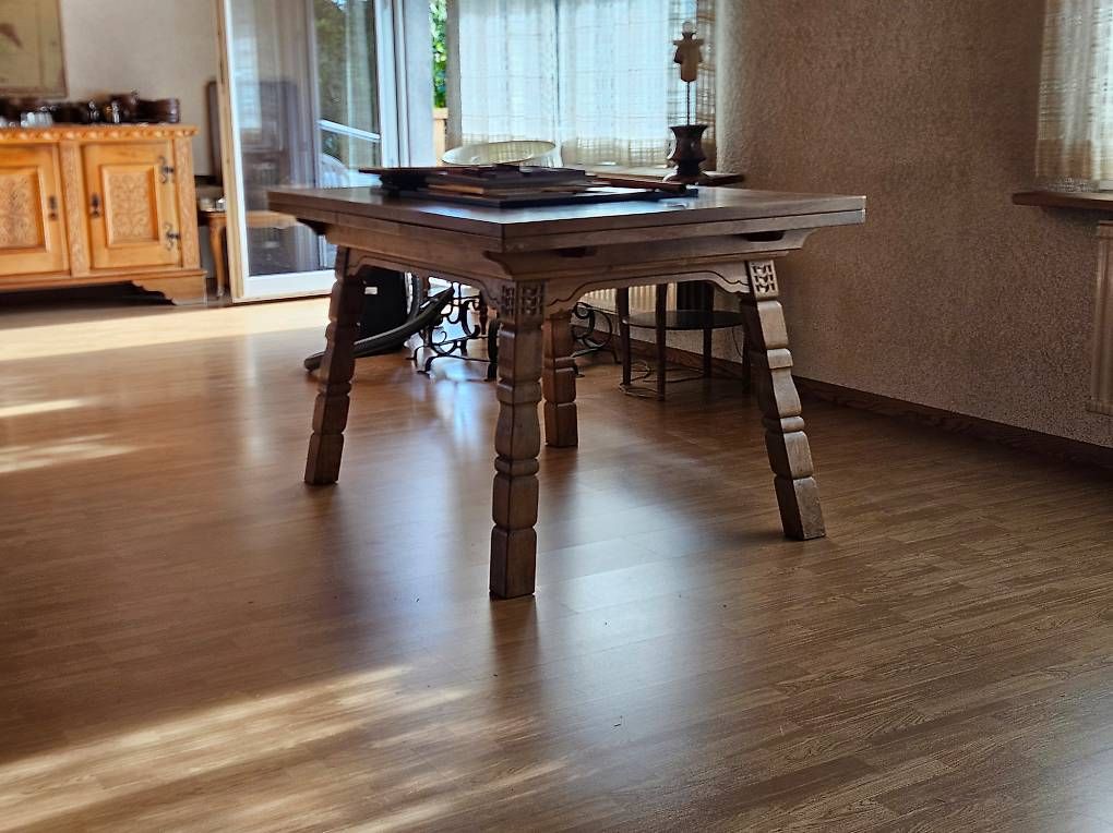 Tavoli: Ancienne table en noyer et ardoise – Usato da Corsier sur vevey venduto da Hitu