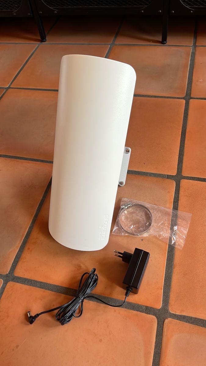 Mikrotik Modem & Router: MikroTik mANTBox 15s – Usato da Urtenen-Schönbühl venduto da Hooba