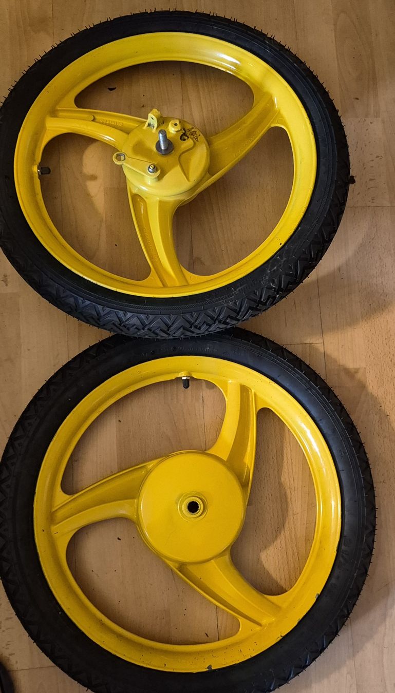 Piaggio Parti ricambio per ciclomotori: Kompletträder Piaggio Ciao mit Bremsplatte – Usato da Erlinsbach SO venduto da Dinoracer