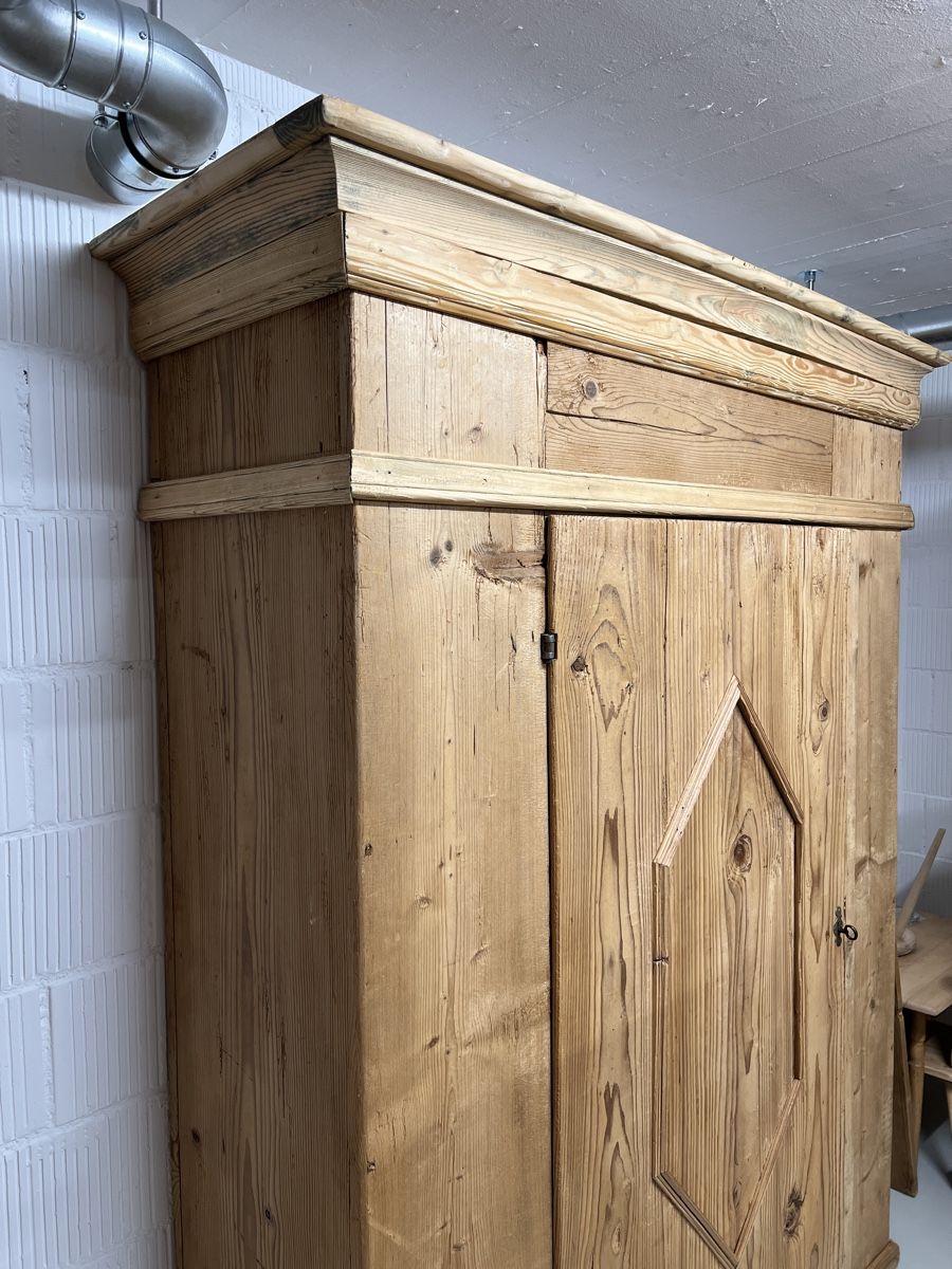 Armadi: Antiker Schrank, Holz – Usato da Thun venduto da gehoerntes_veilchen 1