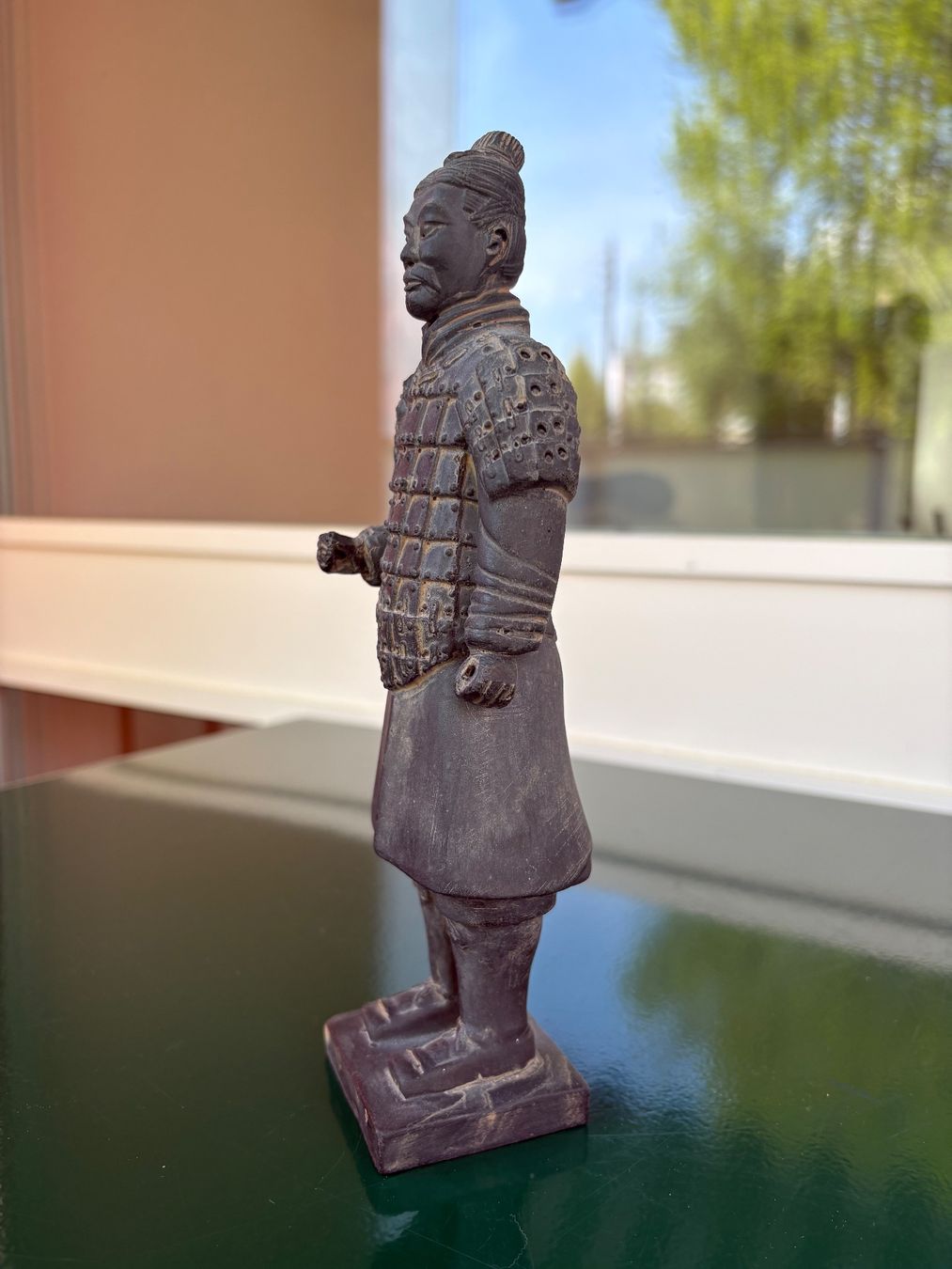 Statuette: Terrakotta-Figur (schwarz) – Usato da Thun venduto da mark81 1