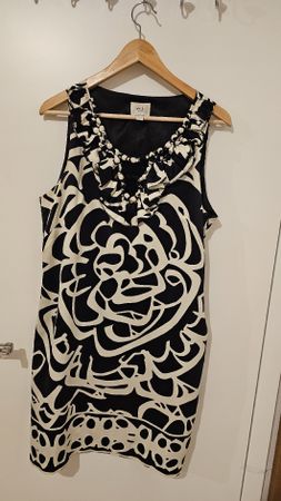 Robe d'été rayée avec jolis décor devant taille 42