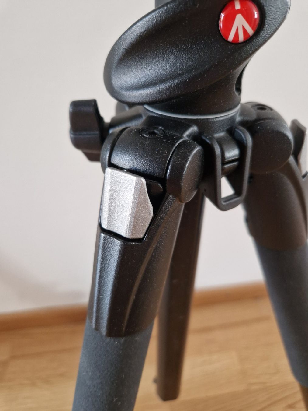 Manfrotto Treppiedi & Teste: Manfrotto Kamerastativ – Usato da Luzern venduto da ela.ela 5