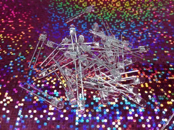 Componenti elettronici: Flacker-LED klar/blau 3mm, 2 Stück – Nuovo (secondo la descrizione) da Luzern venduto da Salefactory 1