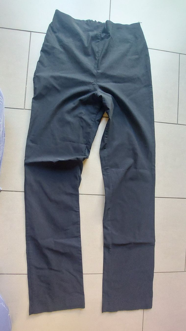 Pantaloni: Schwarze Umstandshose Gr. 40 – Usato da Erlinsbach venduto da pfunky