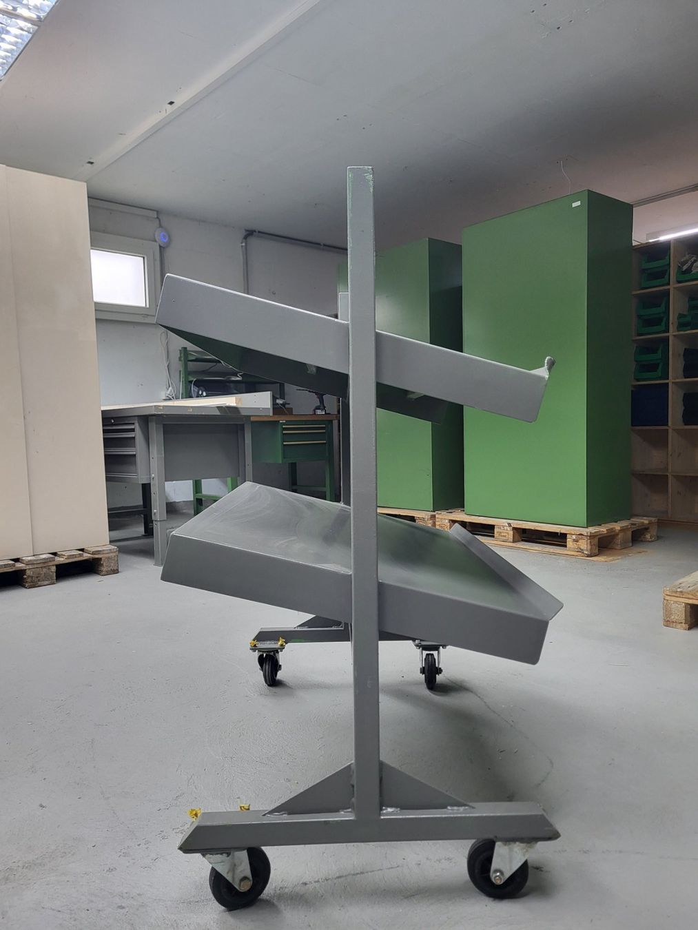 Scaffali: Industrieregal mit Schrägtablaren – Usato da Kriessern venduto da cebi_24 1