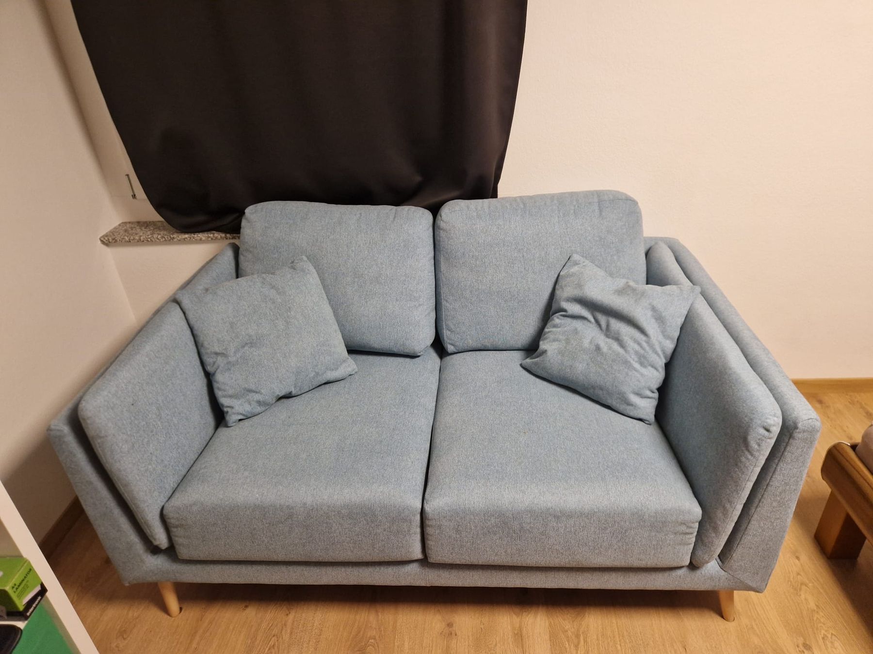 Conforama Divani: kleines blaues Sofa – Usato da Willisau venduto da ani2305 1