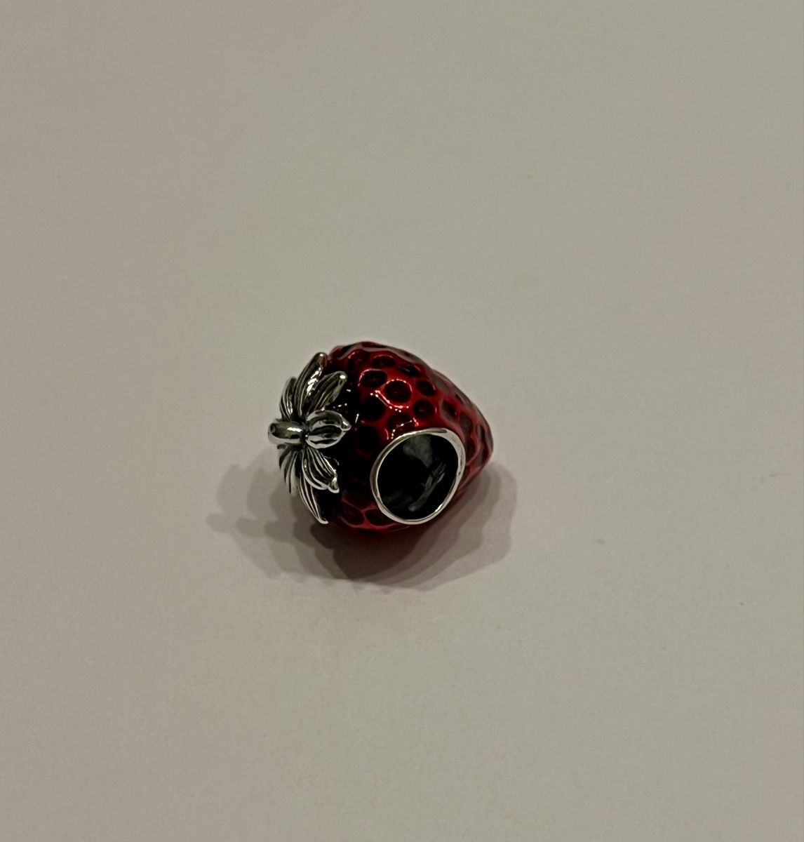 Pandora Ciondoli: Pandora Charm Erdbeere – Nuovo (secondo la descrizione) da Züberwangen venduto da Celina_Bauer 2