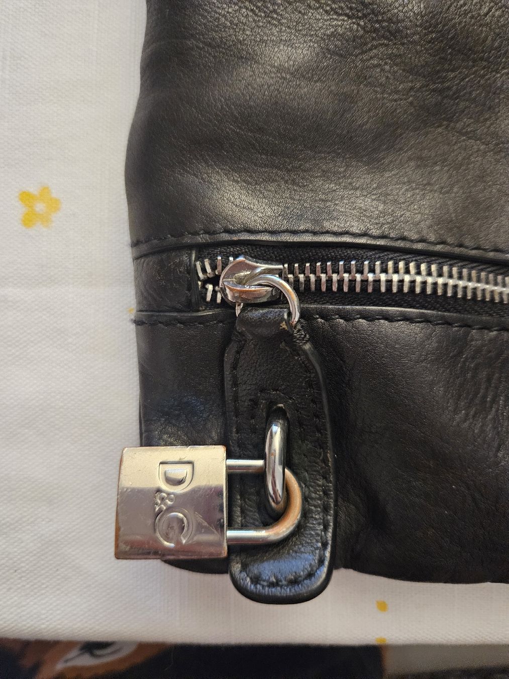 Dolce & Gabbana Borse: Elegante schwarze Ledertasche von D&G – Usato da Rotkreuz venduto da Bibi2405 1