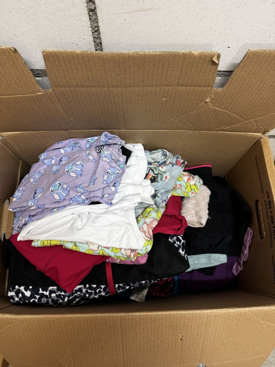Lotti & Set di vestiti: Kinderkleider Grösse 74- 134 gut erhalten – Usato da Urtenen-Schönbühl venduto da m19_2fdb