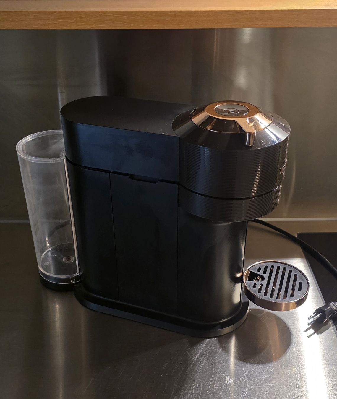 Nespresso Kaffeemaschinen & Espressomaschinen: Nespresso Vertuo Next Coffee Machine, deluxe – Gebraucht aus Elsau von tomtom198502