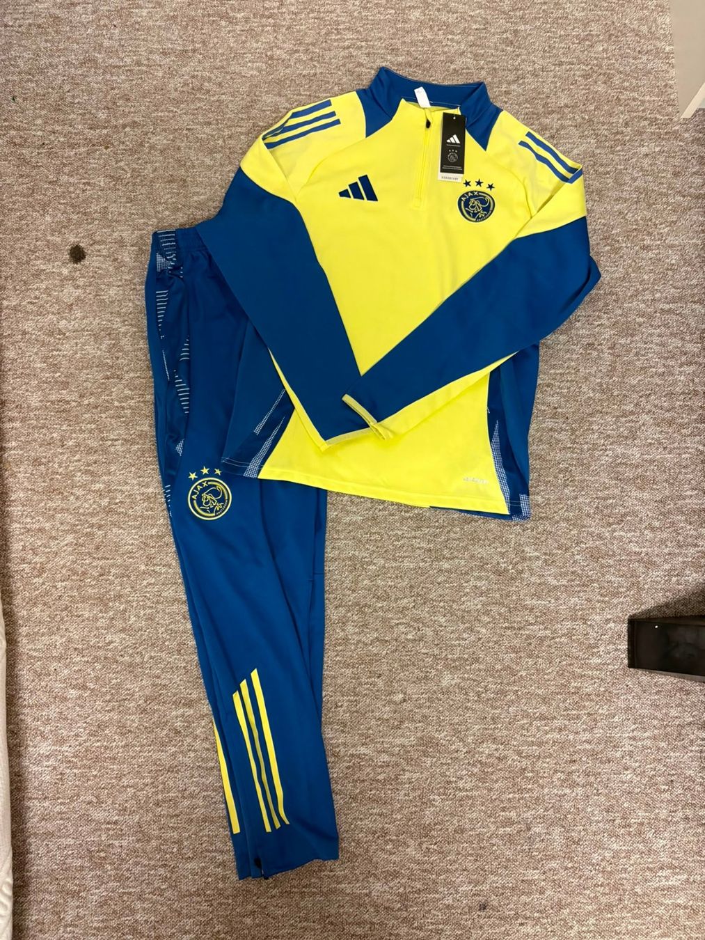 Adidas Completi, tute sportive e funzionali: Traineranzug adidas ajax NEU – Usato da Adliswil venduto da thiago1995